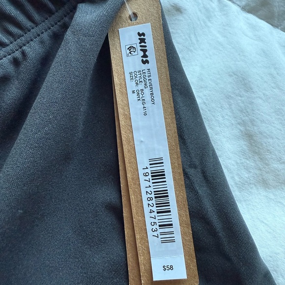 NWT SKIMS Fits Everybody Legging in Onyx - Picture 2 of 2